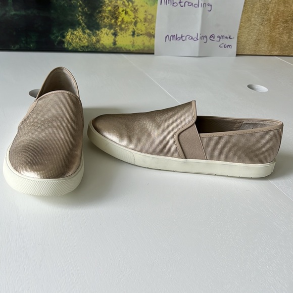 Vince textured gold fabric 10M(40) slip on flats - Picture 8 of 16